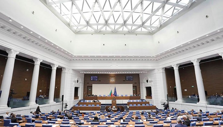 Парламентът запазва структурата си от предишния мандат, отхвърляйки предложения за промени