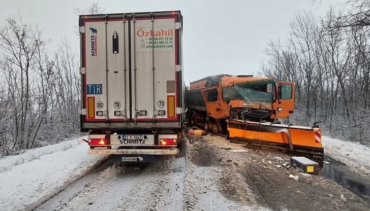 Пострадалият е с леки охлузвания, но въпреки това е транспортиран за преглед в русенска болница