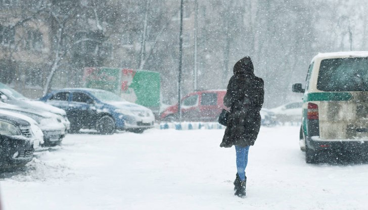 Очакват се значителни снеговалежи и усложнена пътна обстановка в Западна и Централна България