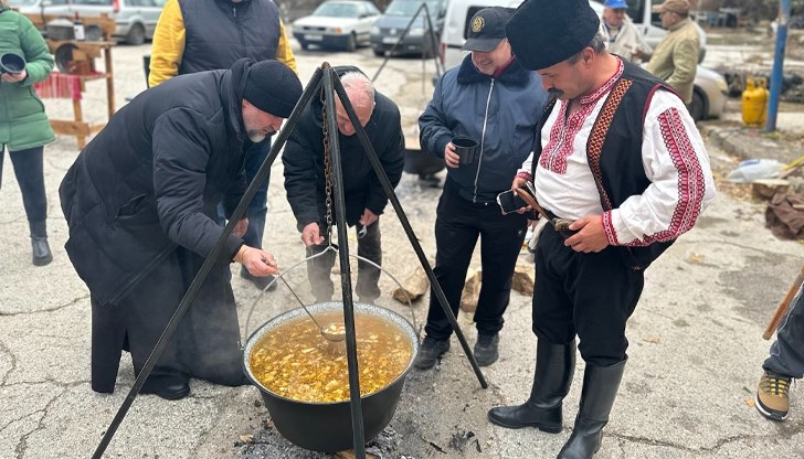 Музикална програма и традиционни ястия очакват гостите