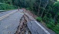 Свлачище край Бачково затруднява движението