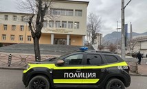 Сигнали за бомби вдигнаха на крак полицията във Враца