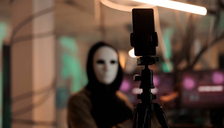 Заблудата става пълна, ако във видео са използвани тембъра и лицата на познатите ни Заблудата става пълна, ако във видео са използвани тембъра и лицата на познатите ни