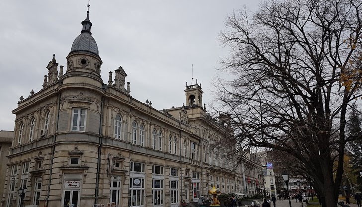 Премиера на "Последният страстен любовник" и гостуващи постановки с любими актьори ще радват публиката в Доходното здание Премиера на "Последният страстен любовник" и гостуващи постановки с любими актьори ще радват публиката в Доходното здание