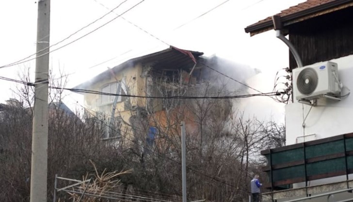 Издирват още един човек след мощната експлозия Издирват още един човек след мощната експлозия