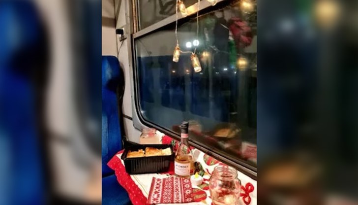 Двамата вече се наслаждават на първия ден от 2025 година на плажа Двамата вече се наслаждават на първия ден от 2025 година на плажа