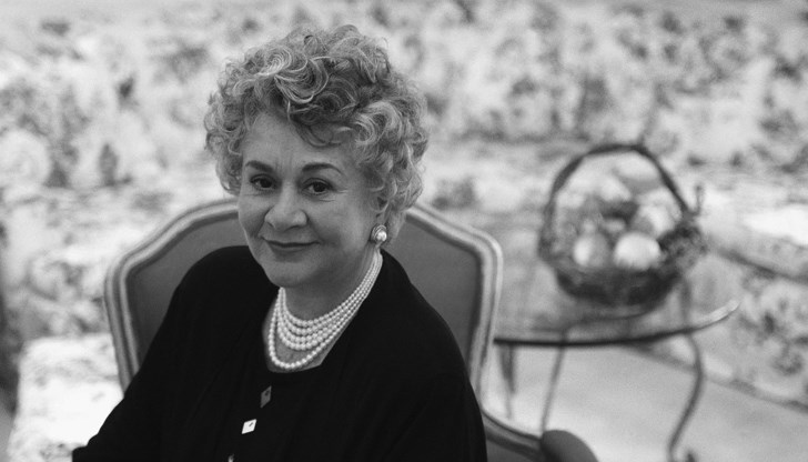 Звездата, известна с кариерата си в театъра и киното, почина в мир, заобиколена от семейството си Звездата, известна с кариерата си в театъра и киното, почина в мир, заобиколена от семейството си