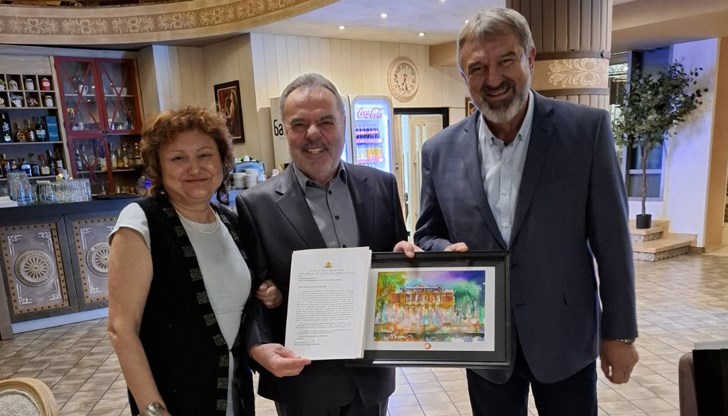 Областният управител Драгомир Драганов уважи тържеството в хотел "Космополитан" Областният управител Драгомир Драганов уважи тържеството в хотел "Космополитан"