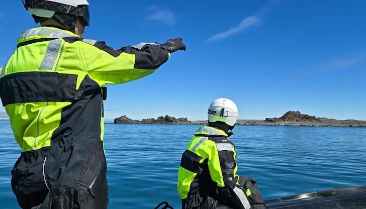 Капитан II ранг Радко Муевски оглави експедицията с лодка "Зодиак" Капитан II ранг Радко Муевски оглави експедицията с лодка "Зодиак"