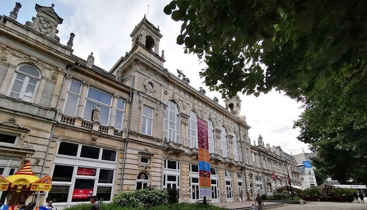 Билетите - онлайн през платформата Entase и на касите в Доходното здание Билетите - онлайн през платформата Entase и на касите в Доходното здание