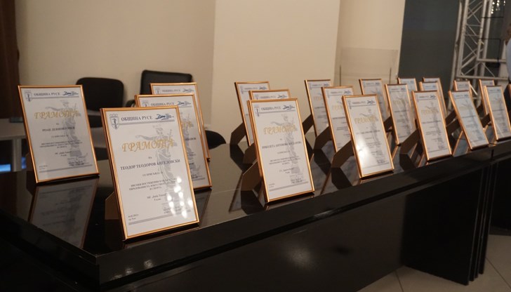 135 ученици ще получат финансова подкрепа за успехите си в културата, науката, изкуството и спорта 135 ученици ще получат финансова подкрепа за успехите си в културата, науката, изкуството и спорта