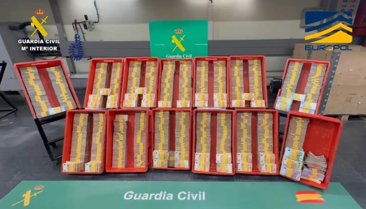 Над 7 тона кокаин и 6.5 милиона евро са иззети при акция на Европол в няколко държави Над 7 тона кокаин и 6.5 милиона евро са иззети при акция на Европол в няколко държави