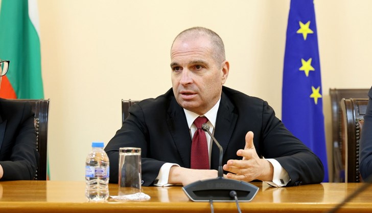 Решението на транспортния министър идва след тежката влакова катастрофа край София с двама загинали Решението на транспортния министър идва след тежката влакова катастрофа край София с двама загинали