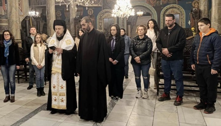 Младите таланти получиха отличията си от Негово Преосвещенство Главиницки епископ Макарий Младите таланти получиха отличията си от Негово Преосвещенство Главиницки епископ Макарий