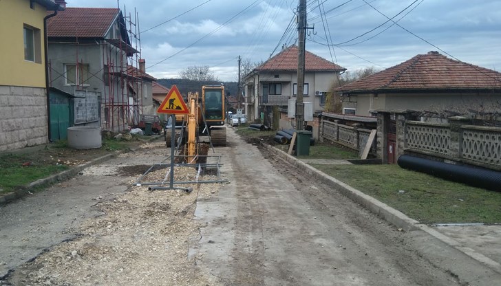 Спорът е за реконструкция на водопровод в квартал "Средна кула" Спорът е за реконструкция на водопровод в квартал "Средна кула"