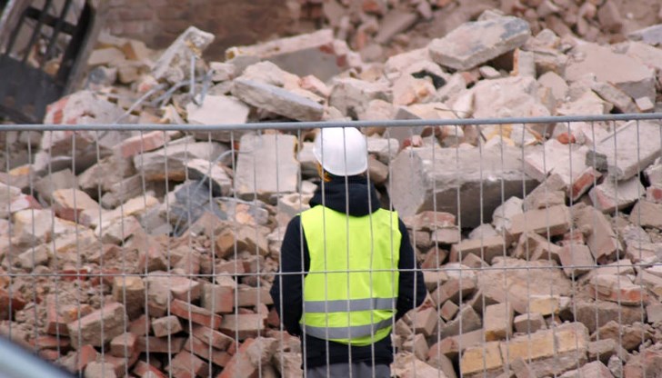 Мъж загина при срутване на естакада в "Асарел Медет" Мъж загина при срутване на естакада в "Асарел Медет"