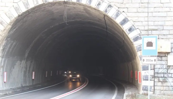 Трафикът ще се пренасочва по обходен път Трафикът ще се пренасочва по обходен път