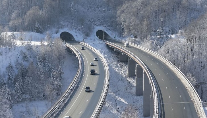 Шофьорите трябва да следват обходен маршрут по пътя Ботевград - София Шофьорите трябва да следват обходен маршрут по пътя Ботевград - София
