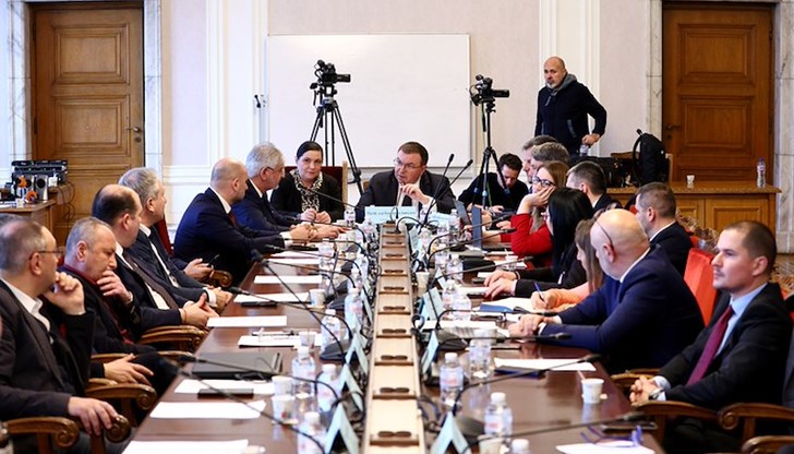 14 депутати гласуваха против напускането на организацията 14 депутати гласуваха против напускането на организацията