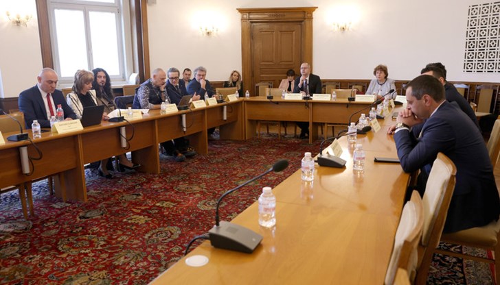 Комисията по културата и медиите в НС прие решение за отпускане на държавни парични награди на 10 български артисти и журналисти Комисията по културата и медиите в НС прие решение за отпускане на държавни парични награди на 10 български артисти и журналисти