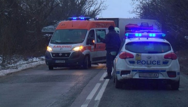 Шофьорката на лек автомобил е навлязла в насрещното движение Шофьорката на лек автомобил е навлязла в насрещното движение