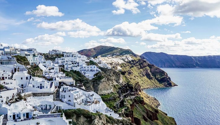 Властите затварят училища на четири гръцки острова заради повишената сеизмична активност Властите затварят училища на четири гръцки острова заради повишената сеизмична активност