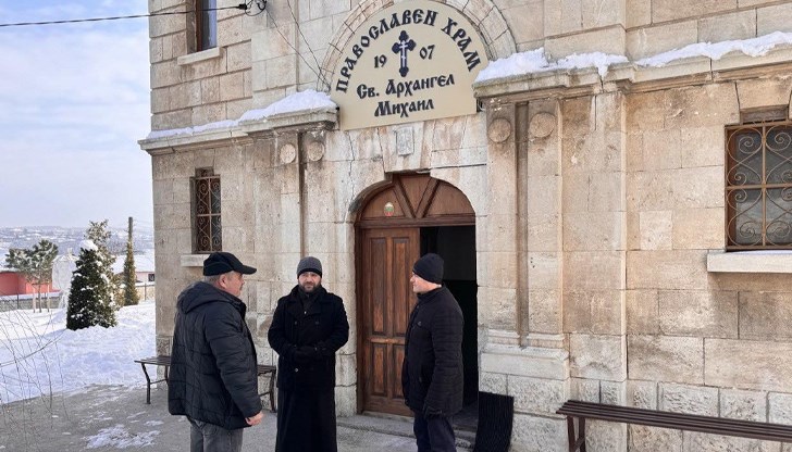 Кметът на Русе изслуша проблемите на жителите на "Долапите" Кметът на Русе изслуша проблемите на жителите на "Долапите"