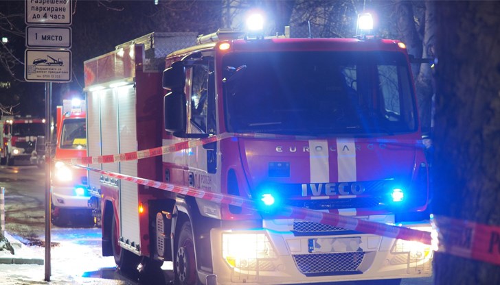 Наложила се е спешна евакуация на живущите в блока Наложила се е спешна евакуация на живущите в блока