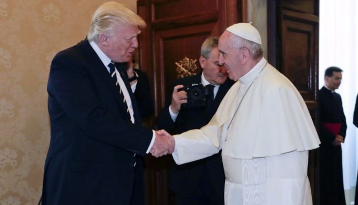 Молим се за папата, заяви говорителката на американското президентство Молим се за папата, заяви говорителката на американското президентство