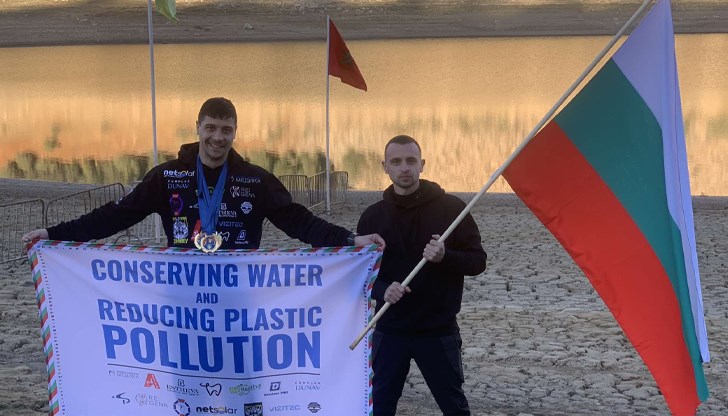 Русенецът преплува ледена миля под 5°C за първи път Русенецът преплува ледена миля под 5°C за първи път