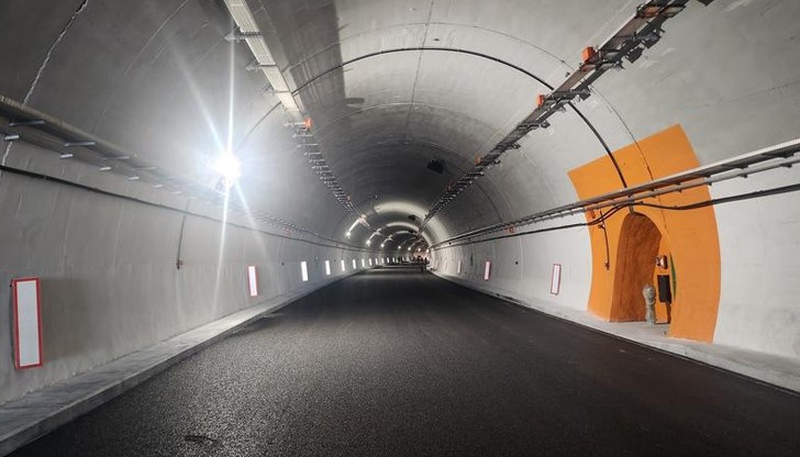 Ремонтират тунел "Топли дол" между София и Ботевград Ремонтират тунел "Топли дол" между София и Ботевград