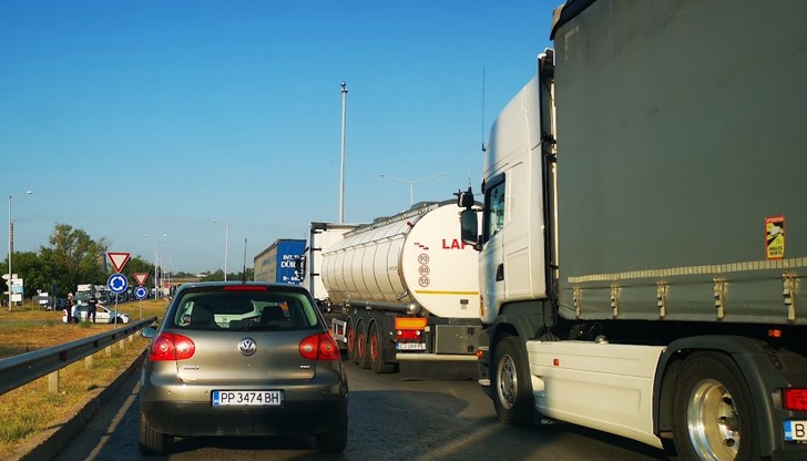 Министерството на финансите очаква 200 милиона лева допълнителни приходи от тежкотоварния трафик Министерството на финансите очаква 200 милиона лева допълнителни приходи от тежкотоварния трафик