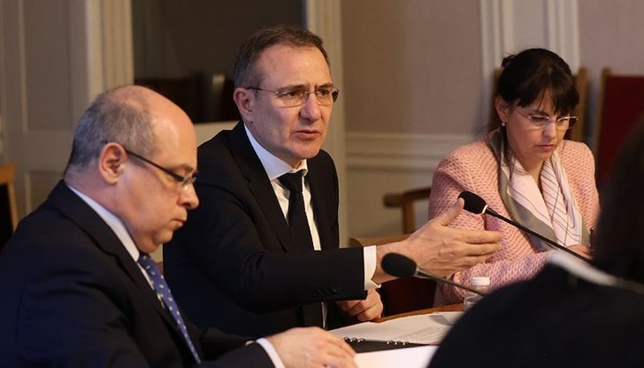 Парламентът прие на първо четене забрана за вейповете Парламентът прие на първо четене забрана за вейповете