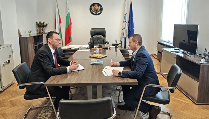 Финансирането на спортни клубове, модернизацията на съоръжения и прехвърлянето на собственост върху спортни имоти бяха сред основните теми на срещата Финансирането на спортни клубове, модернизацията на съоръжения и прехвърлянето на собственост върху спортни имоти бяха сред основните теми на срещата