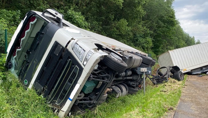 Шофьорите на товарни автомобили изчакват на място Шофьорите на товарни автомобили изчакват на място