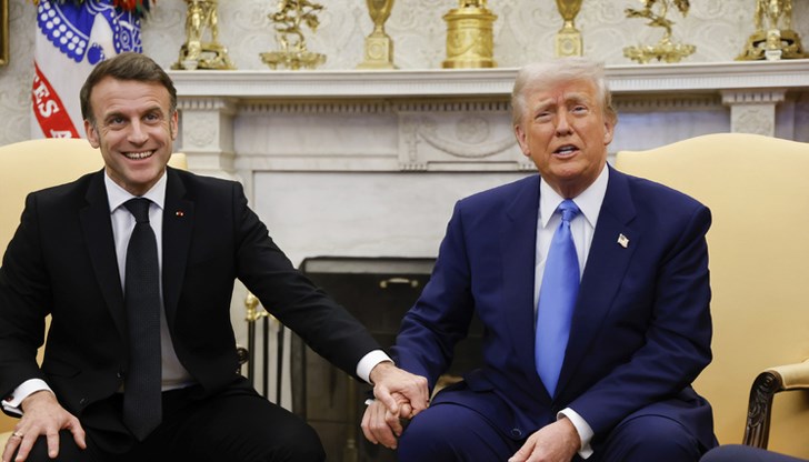 Президентите на САЩ и Франция обсъждат възможни решения за конфликта в Украйна Президентите на САЩ и Франция обсъждат възможни решения за конфликта в Украйна