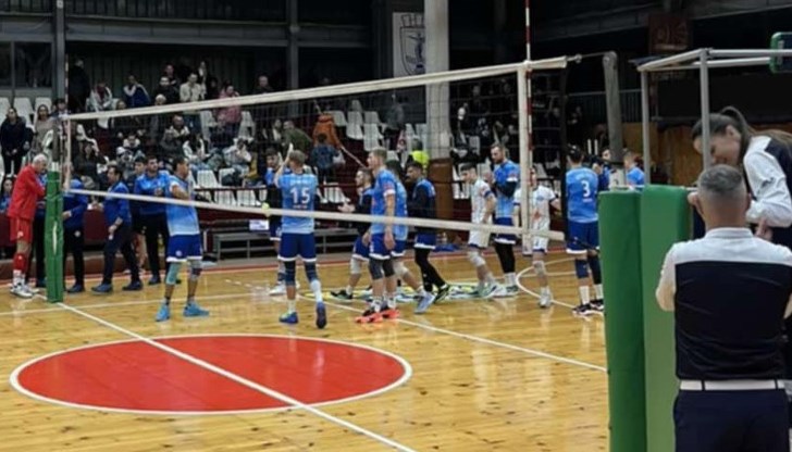 Русенци поведоха с 2:1 гейма, но отстъпиха с 2:3 пред бургазлии Русенци поведоха с 2:1 гейма, но отстъпиха с 2:3 пред бургазлии