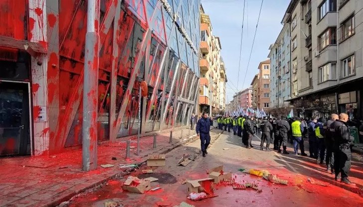 Депутатите са обвинени в едро хулиганство и съпротива срещу властта Депутатите са обвинени в едро хулиганство и съпротива срещу властта