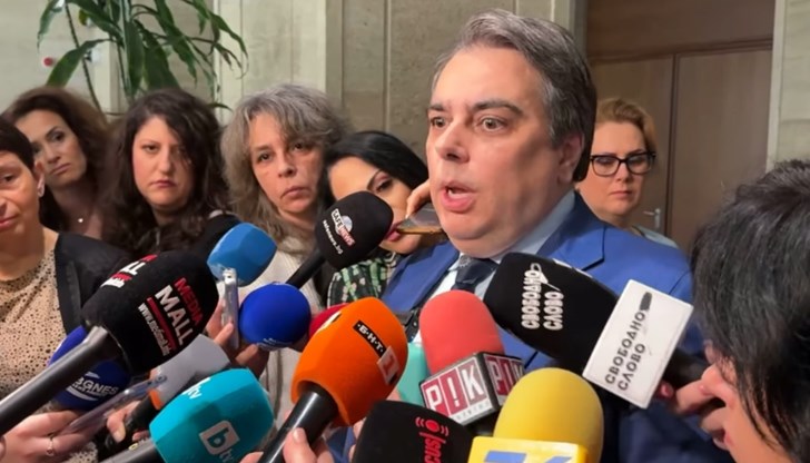 МФ направи нескопосан опит да опровергае записаното в собствения им проект за бюджет, заяви Василев МФ направи нескопосан опит да опровергае записаното в собствения им проект за бюджет, заяви Василев