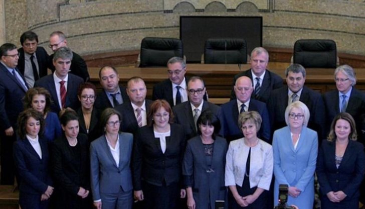 Даваме милиони за заплати във ВСС на фона на рекордно бавно правосъдие Даваме милиони за заплати във ВСС на фона на рекордно бавно правосъдие