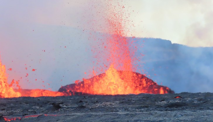 Охранителни камери запечатват зрелищни кадри на изригването Охранителни камери запечатват зрелищни кадри на изригването