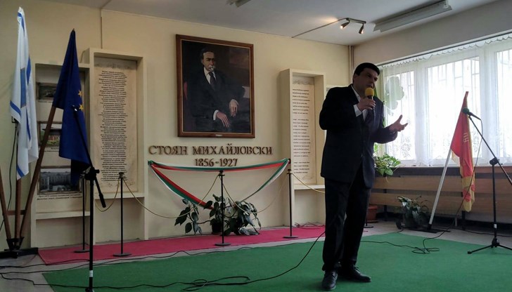 Варненското ОУ "Стоян Михайловски" е пример за успешна практика срещу дигиталното разсейване Варненското ОУ "Стоян Михайловски" е пример за успешна практика срещу дигиталното разсейване