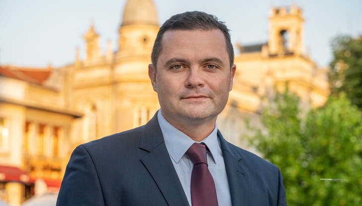 Кметът на Русе поздрави дамите по случай 8 март Кметът на Русе поздрави дамите по случай 8 март