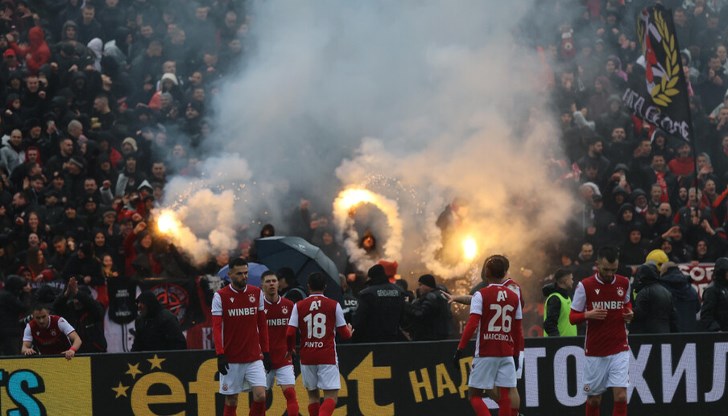 Полицията конфискува наркотици, нацистка символика и пиротехника Полицията конфискува наркотици, нацистка символика и пиротехника