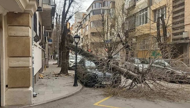 Поривите на вятъра достигат до 17 метра в секунда Поривите на вятъра достигат до 17 метра в секунда