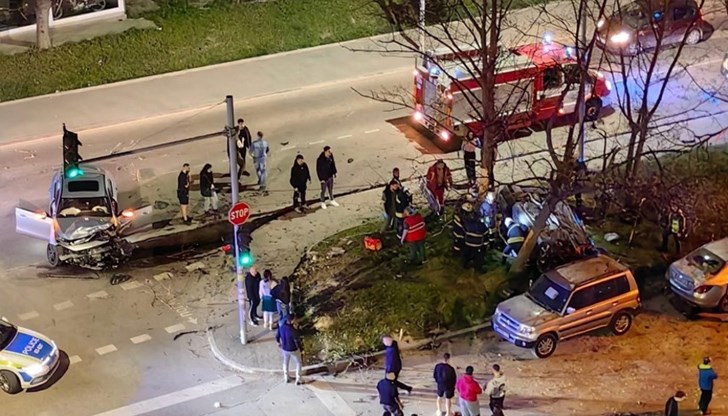 Бургаски шофьор отне предимство и причини тежък инцидент с трима пострадали Бургаски шофьор отне предимство и причини тежък инцидент с трима пострадали