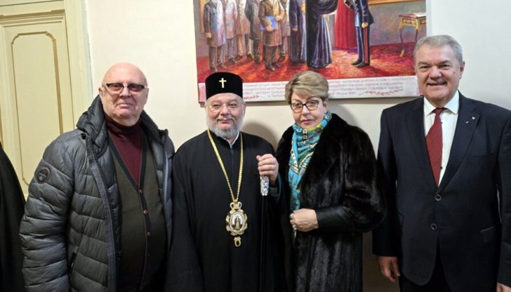 След заупокойна литургия в храма на Шипка, лидерът на АБВ и руският посланик разговаряха с митрополит Киприян След заупокойна литургия в храма на Шипка, лидерът на АБВ и руският посланик разговаряха с митрополит Киприян