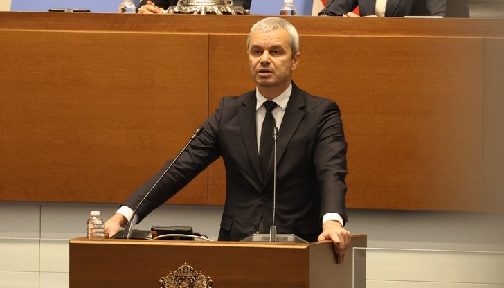 Лидерът на „Възраждане" обвини властите в репресия и „еврофашизъм" от парламентарната трибуна Лидерът на „Възраждане" обвини властите в репресия и „еврофашизъм" от парламентарната трибуна