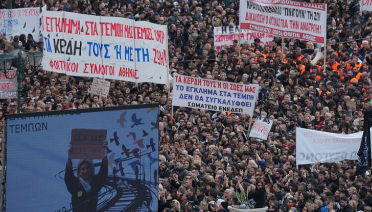 Прокуратурата повдигна обвинения за притежание на експлозиви на публично събрание, майката също е обвинена Прокуратурата повдигна обвинения за притежание на експлозиви на публично събрание, майката също е обвинена