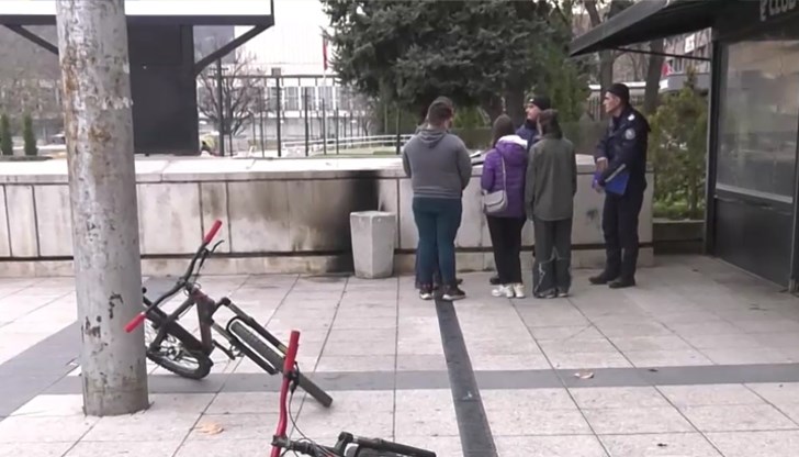 Детето получи изгаряния от втора степен, след като се опита да премахне лепенка от велосипеда си чрез запалване с бензин Детето получи изгаряния от втора степен, след като се опита да премахне лепенка от велосипеда си чрез запалване с бензин